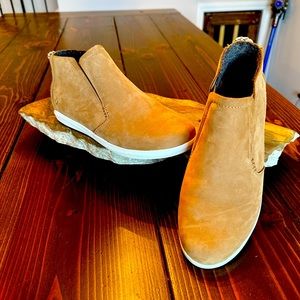 NWOT. Olukai Hawai-iloa manu hope shoe.